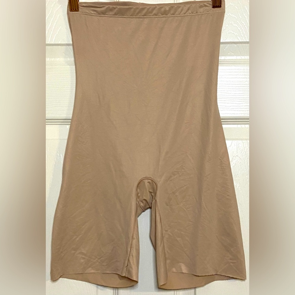 Spanx Assets Womens Shaping Shorts Size Medium Firm Mid Thigh Nude